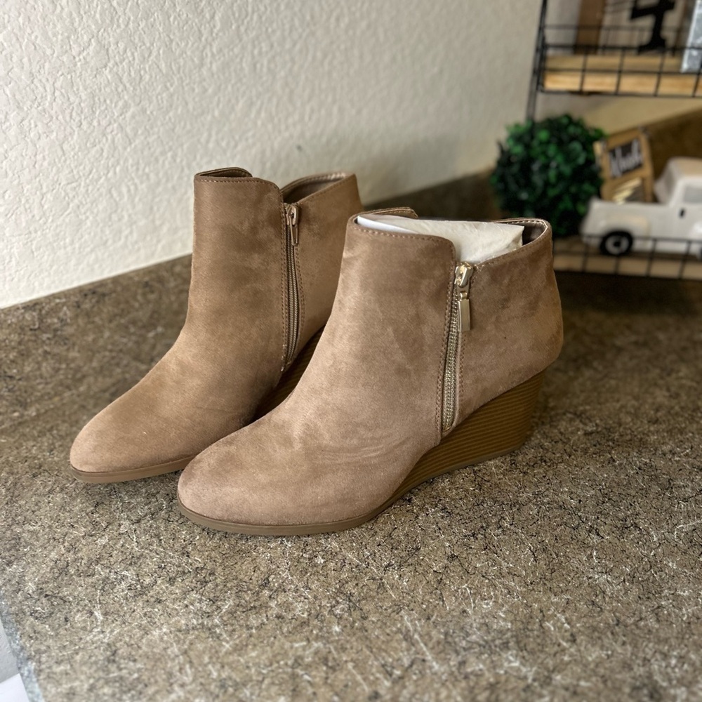 NWOT Style & Co Women's Wynonaa Wedge Booties Brown Size 11 - Picture 2 of 6